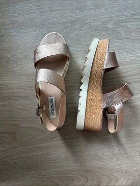 Steve Madden Krista Metallic Rose Platform Wedge Sandals